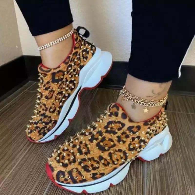Baskets élégantes pour femmes avec antidérapant Confortables Sport Été Nouveau Mesh Respirant Plateforme Augmentée Chaussures de mode Baskets de course pour femmes