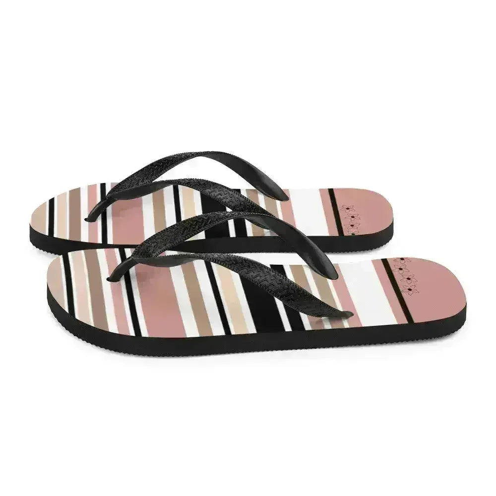 Tongs à rayures beiges, noires et crème avec détail fleur. Chaussures de plage.
