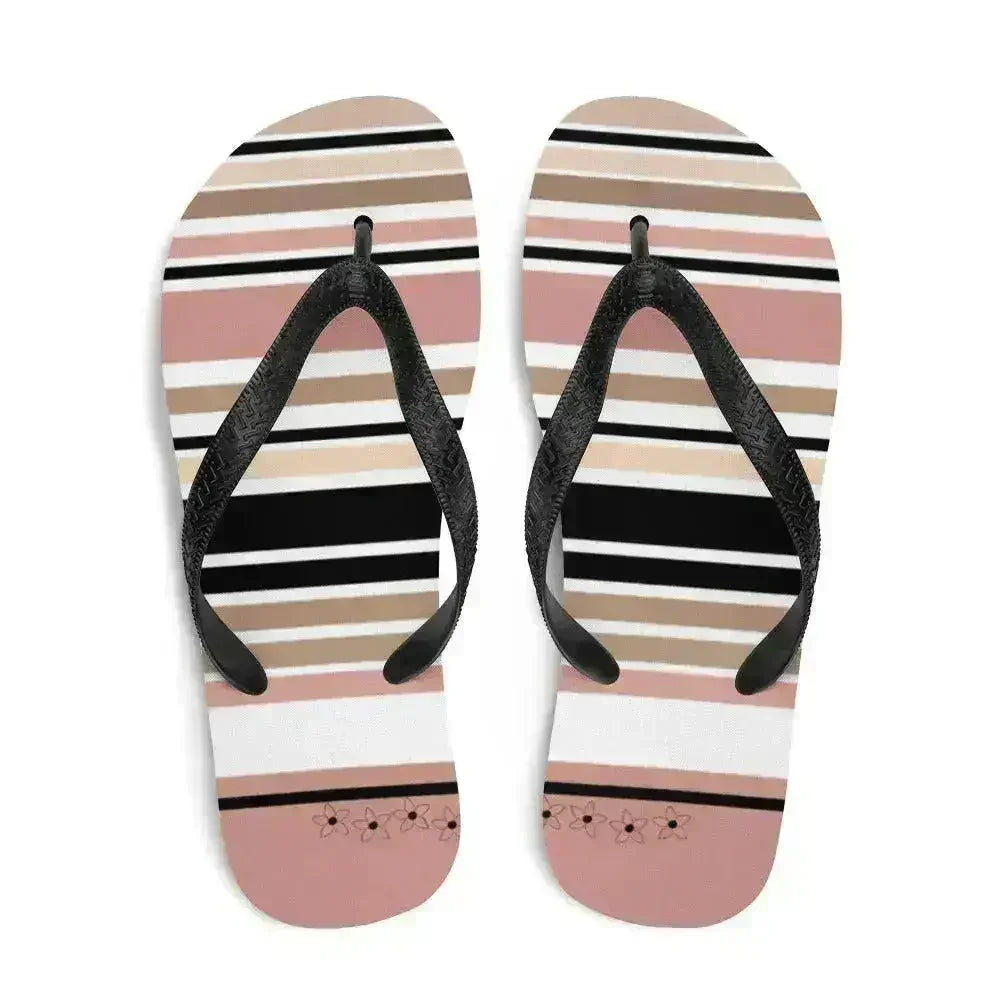 Tongs à rayures beiges, noires et crème avec détail fleur. Chaussures de plage.