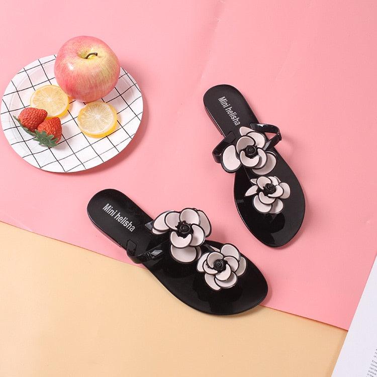 Tongs d'été pour femmes, sandales d'intérieur, sandales d'extérieur, tongs de plage plates et tendance, sandales d'été plates et confortables à enfiler.
