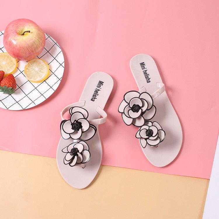 Tongs d'été pour femmes, sandales d'intérieur, sandales d'extérieur, tongs de plage plates et tendance, sandales d'été plates et confortables à enfiler.