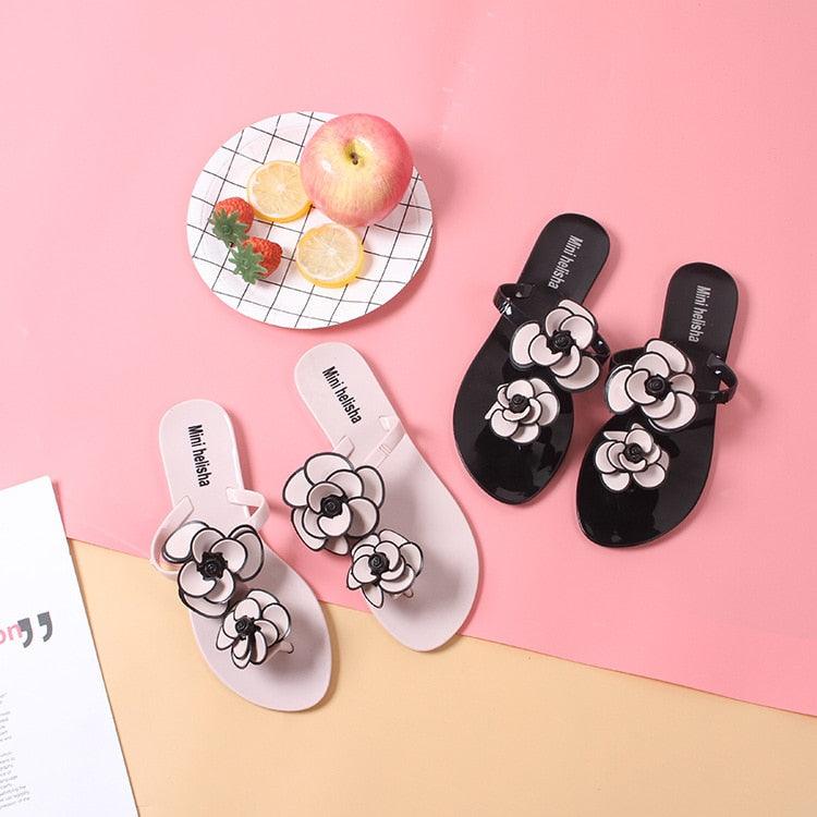 Tongs d'été pour femmes, sandales d'intérieur, sandales d'extérieur, tongs de plage plates et tendance, sandales d'été plates et confortables à enfiler.