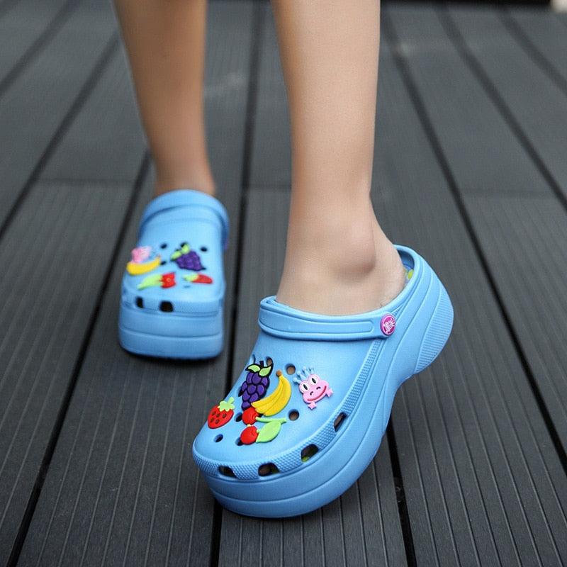 Sabots d'été pour femmes, sandales de jardin à plateforme, pantoufles de fruits, chaussures de plage à enfiler, claquettes de mode, sabots à plateforme, sandales de plage, pantoufles pour femmes