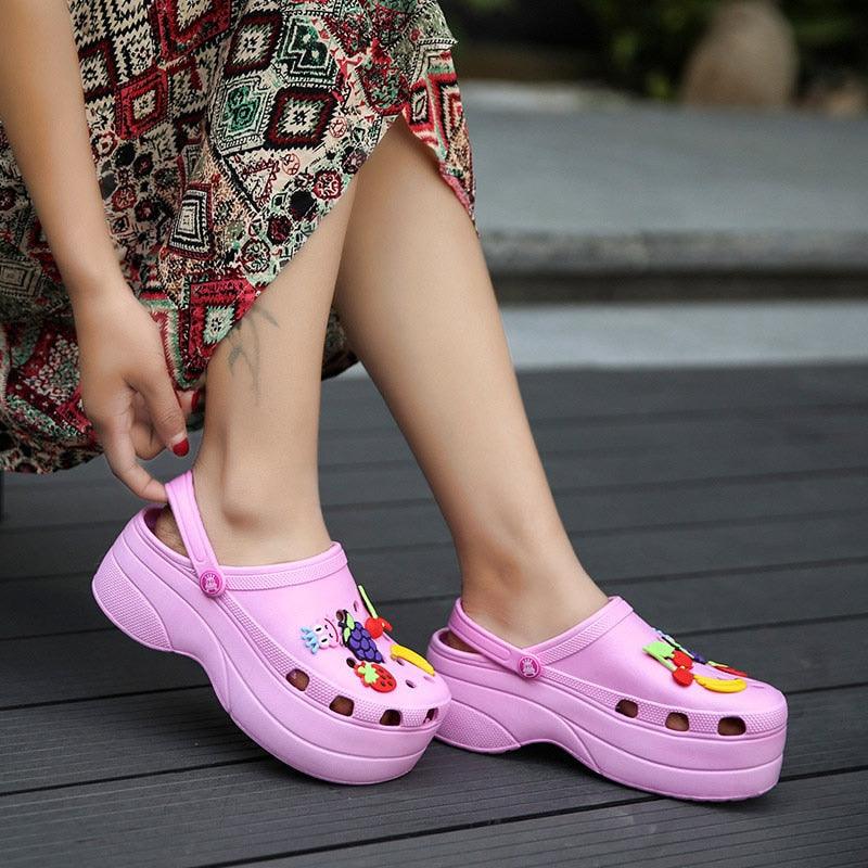 Sabots d'été pour femmes, sandales de jardin à plateforme, pantoufles de fruits, chaussures de plage à enfiler, claquettes de mode, sabots à plateforme, sandales de plage, pantoufles pour femmes