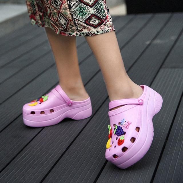 Sabots d'été pour femmes, sandales de jardin à plateforme, pantoufles de fruits, chaussures de plage à enfiler, claquettes de mode, sabots à plateforme, sandales de plage, pantoufles pour femmes
