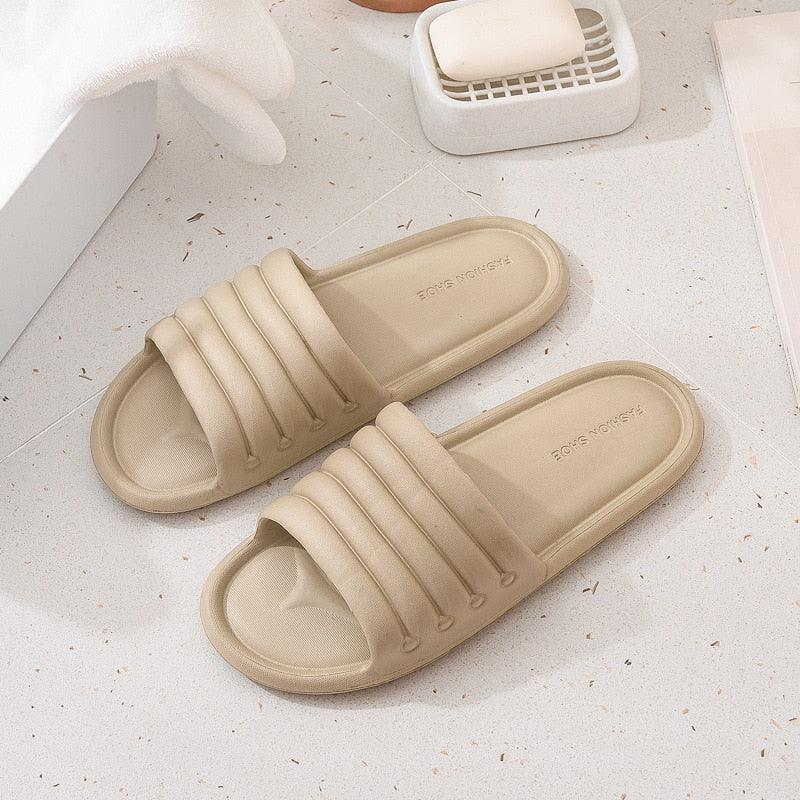 Chaussons d'été pour femmes Chaussures plates intérieures Tongs intérieures en EVA Antidérapantes pour la salle de bain Sandales à séchage rapide Chaussons souples en EVA à bout ouvert antidérapants Chaussons de piscine
