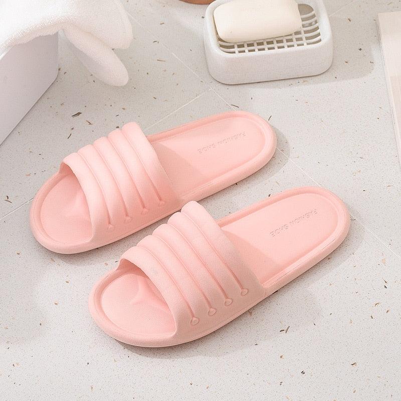 Chaussons d'été pour femmes Chaussures plates intérieures Tongs intérieures en EVA Antidérapantes pour la salle de bain Sandales à séchage rapide Chaussons souples en EVA à bout ouvert antidérapants Chaussons de piscine