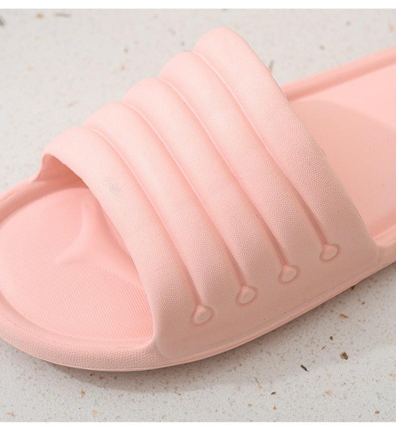 Chaussons d'été pour femmes Chaussures plates intérieures Tongs intérieures en EVA Antidérapantes pour la salle de bain Sandales à séchage rapide Chaussons souples en EVA à bout ouvert antidérapants Chaussons de piscine