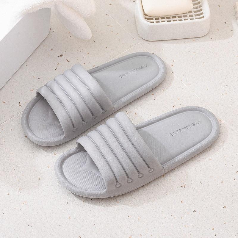 Chaussons d'été pour femmes Chaussures plates intérieures Tongs intérieures en EVA Antidérapantes pour la salle de bain Sandales à séchage rapide Chaussons souples en EVA à bout ouvert antidérapants Chaussons de piscine