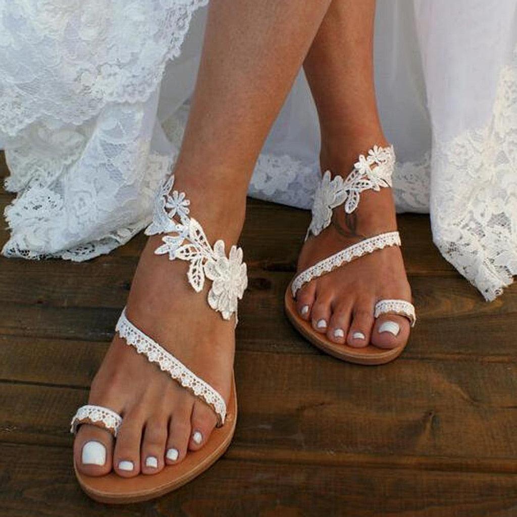 Sandales d'été pour femmes, chaussures plates à enfiler, en dentelle blanche, plates, à pince, décontractées, à lacets, à motif floral, pour la plage, confortables, élégantes, à anneau d'orteil, confortables