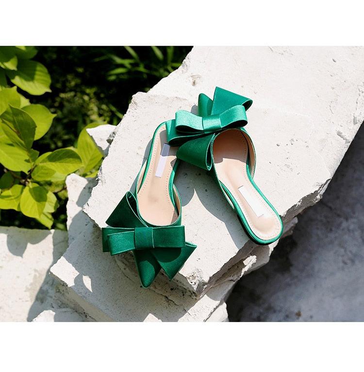 Chaussures d'été pour femmes en satin de soie, pantoufles tendance, talons plats, chaussures pour femmes en satin de soie, nœud pointu, talons plats, sandales d'extérieur, sandales décontractées, talons bas d'été