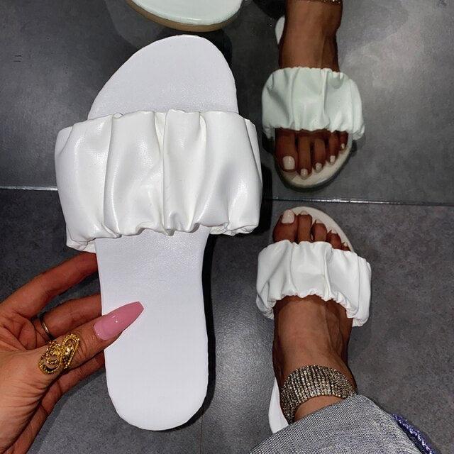 Sandales d'été pour femmes, chaussons plissés, tongs décontractées de plage à bout carré ouvert, chaussures d'extérieur, sandales plates à bout ouvert, sandales à enfiler, sandales plates à lanières.