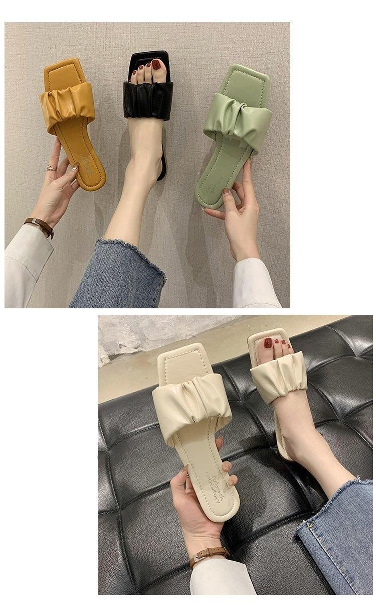 Sandales d'été pour femmes, chaussons plissés, tongs décontractées de plage à bout carré ouvert, chaussures d'extérieur, sandales plates à bout ouvert, sandales à enfiler, sandales plates à lanières.