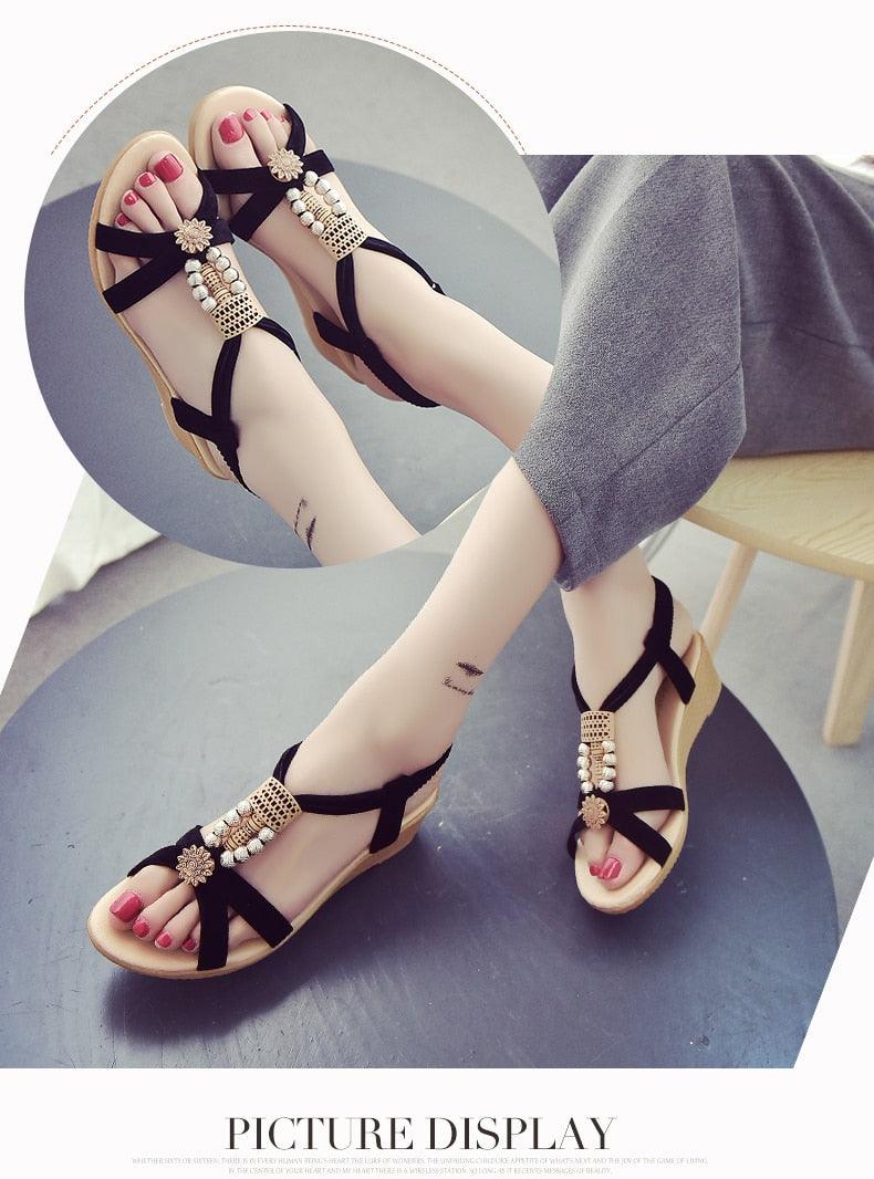 Sandales d'été pour femmes, douces, confortables, modernes, plates, à perles, confortables, à bride cheville, à enfiler, plates, élastiques, chaussures d'été confortables
