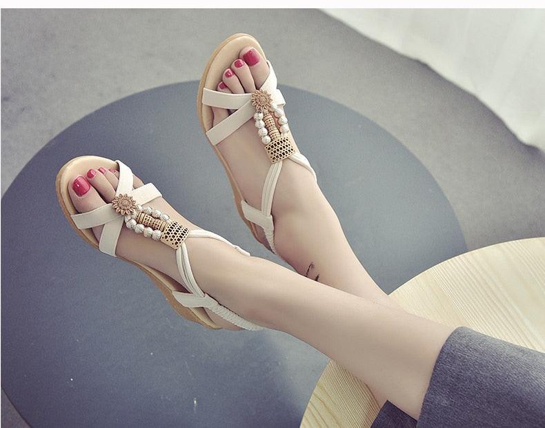 Sandales d'été pour femmes, douces, confortables, modernes, plates, à perles, confortables, à bride cheville, à enfiler, plates, élastiques, chaussures d'été confortables