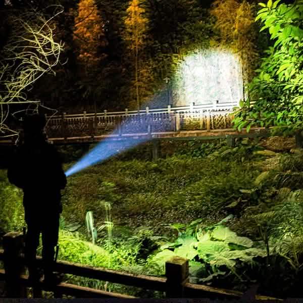 Lampe de poche LED super brillante en ABS à faisceau focalisé