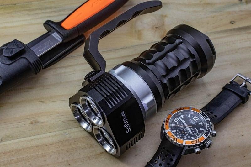 Lampe de poche sous-marine super lumineuse à haute luminosité et puissante, étanche, avec interrupteur à commande magnétique, pour la plongée, le camping, la randonnée, la course à pied, le jogging, la plongée et l'usage domestique.