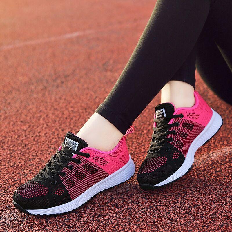 Baskets super légères pour femmes, chaussures de sport vulcanisées, baskets blanches décontractées pour femmes, chaussures plates élégantes et souples, respirantes, antidérapantes et confortables.