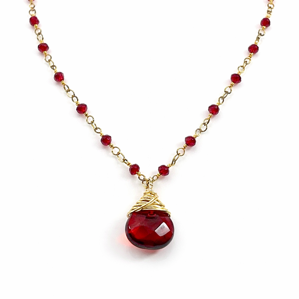 Collier pendentif en verre rouge – Laiton plaqué or, 45,7 cm