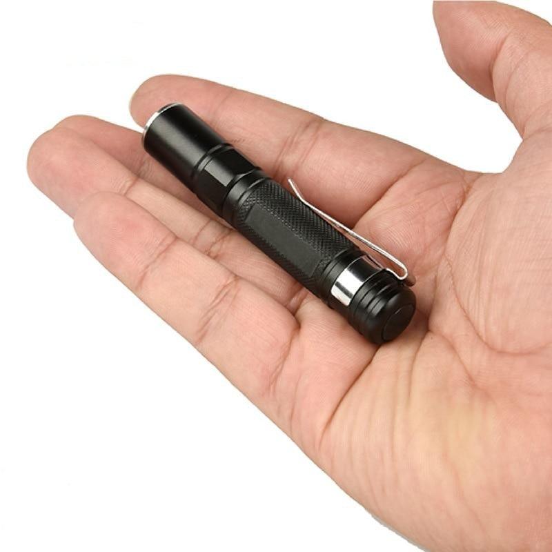 Lampe torche tactique réglable, mini-lampes de poche LED super lumineuses avec clip de ceinture, étanches et zoomables, les plus lumineuses, portables et puissantes pour la randonnée et le camping