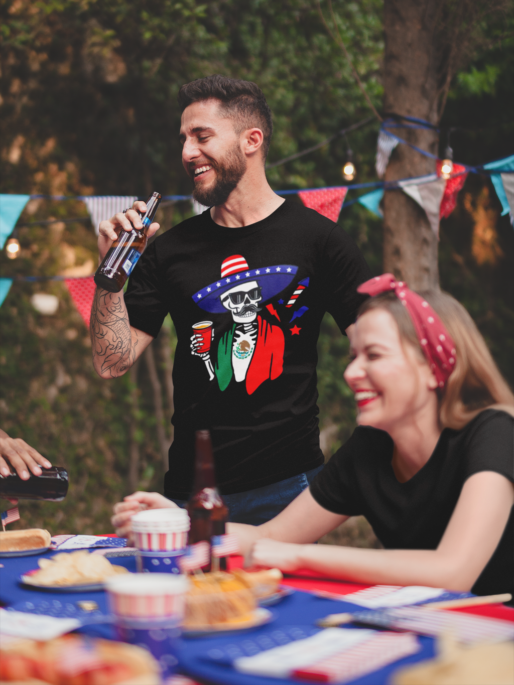 T-shirt Fiesta Squelette Fête Squelette Mexique + États-Unis | T-shirts Latino drôles et viraux mexicains + américains | Unisexe - 3 couleurs | Halloween