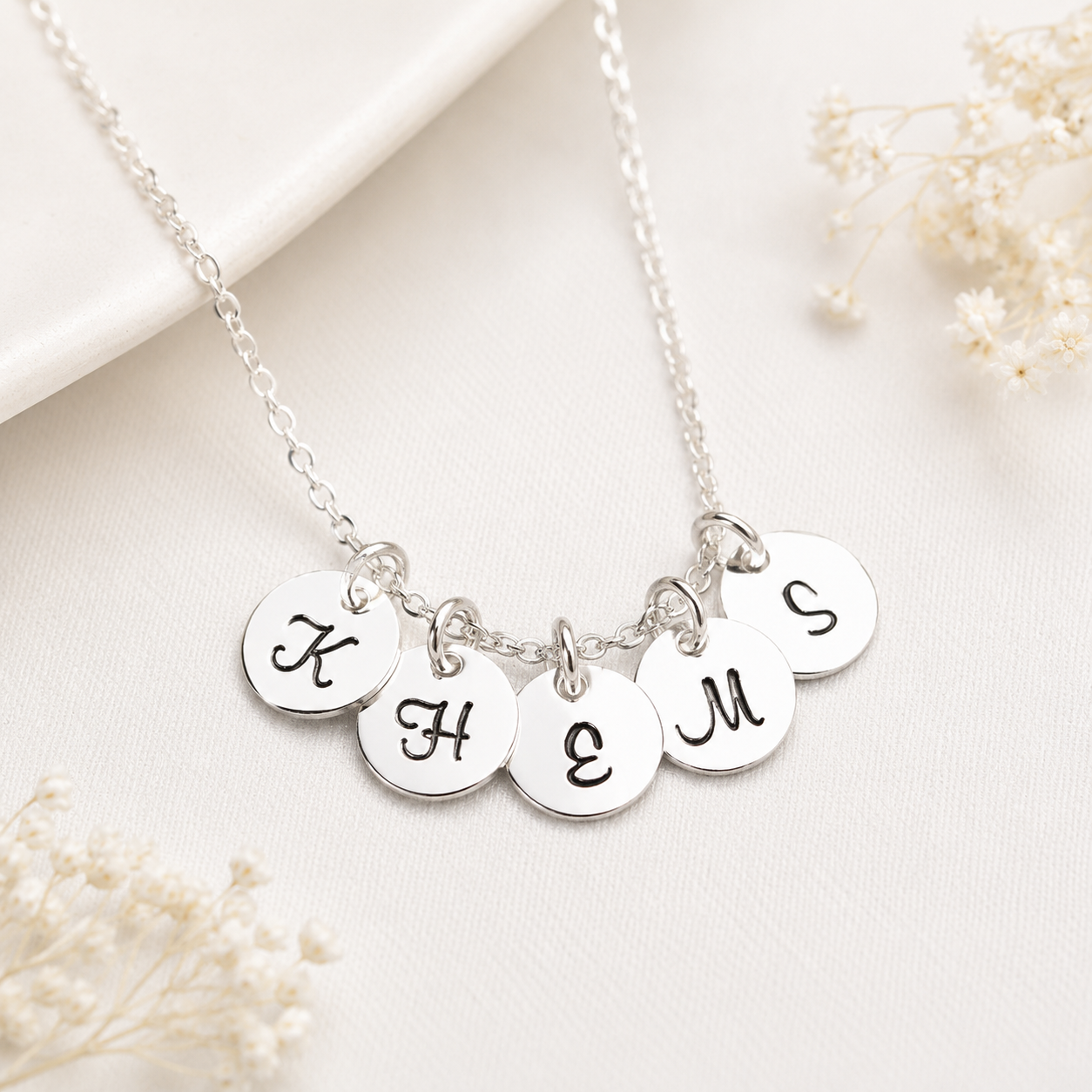 Mini collier initial - Collier initial en argent sterling estampé à la main