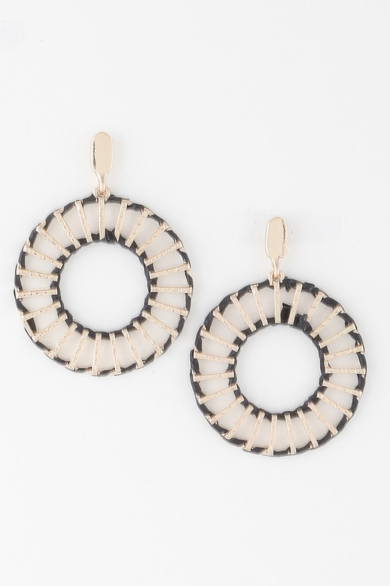 Boucles d'oreilles disque torsadé tressé