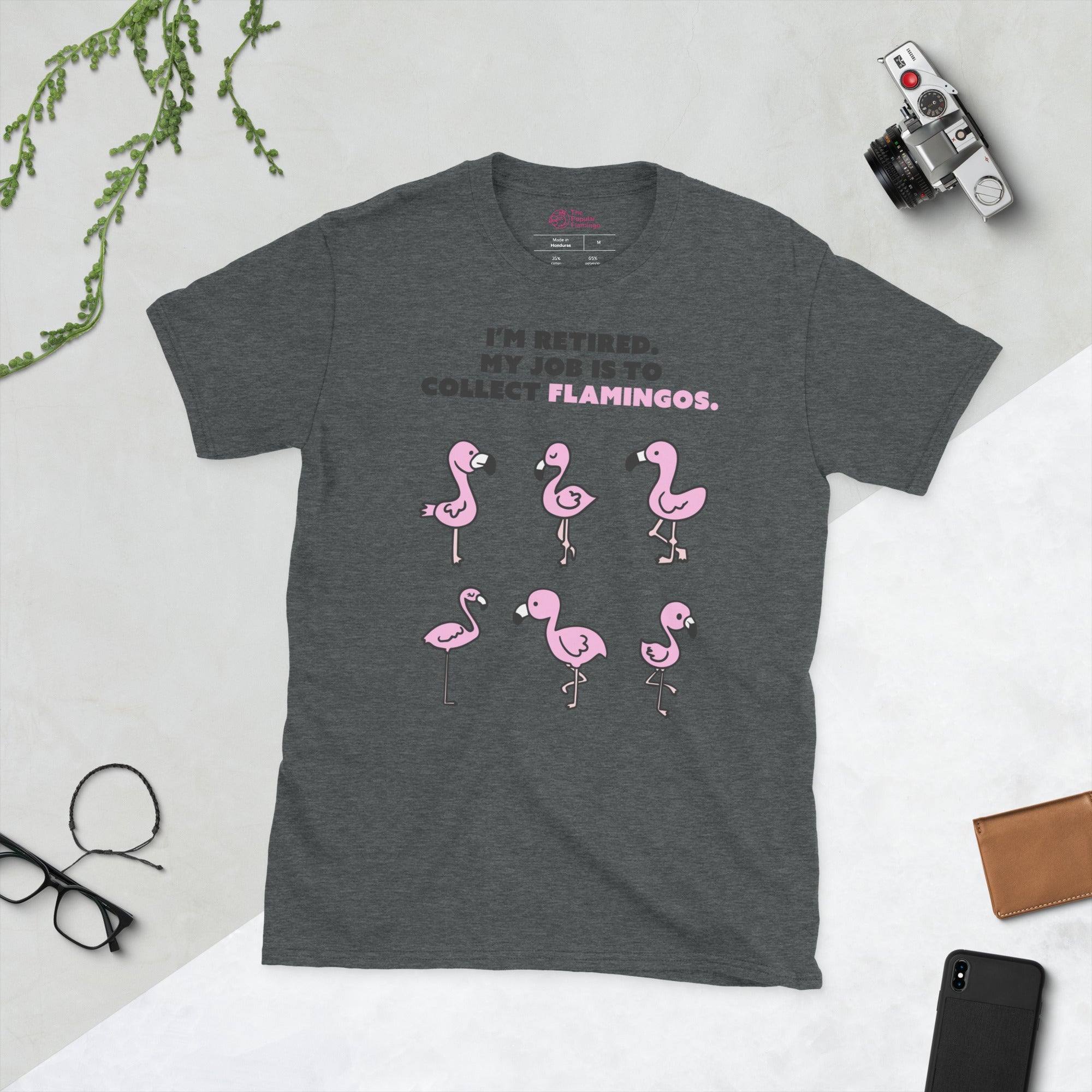 Mon travail consiste à ramasser les flamants roses T-shirt