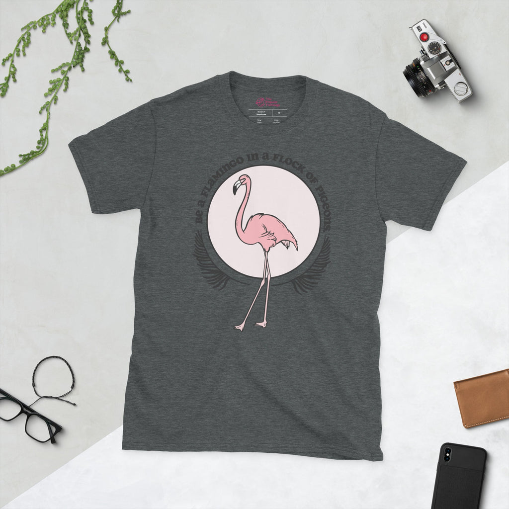 T-shirt Soyez un flamant rose dans un troupeau de pigeons