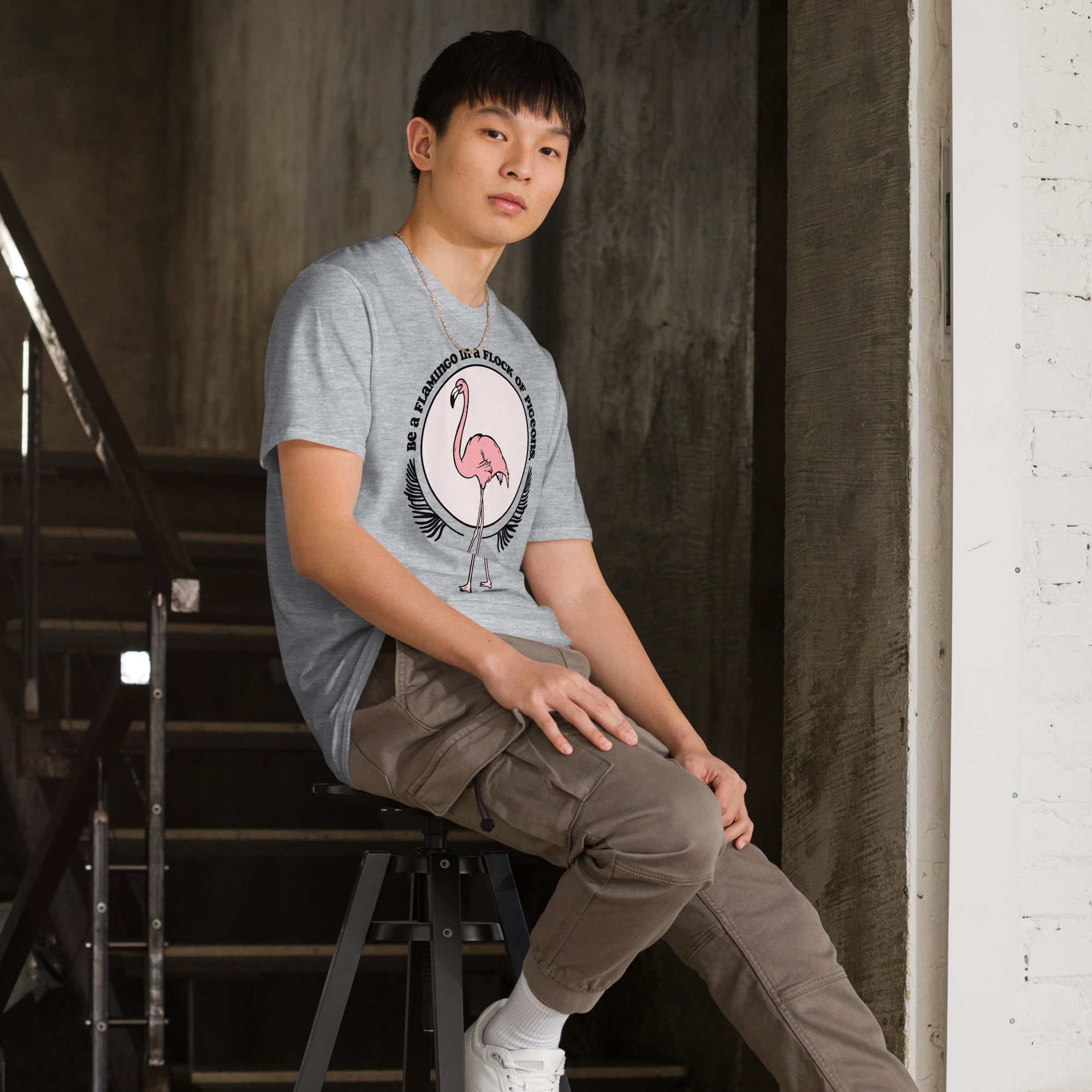 T-shirt Soyez un flamant rose dans un troupeau de pigeons