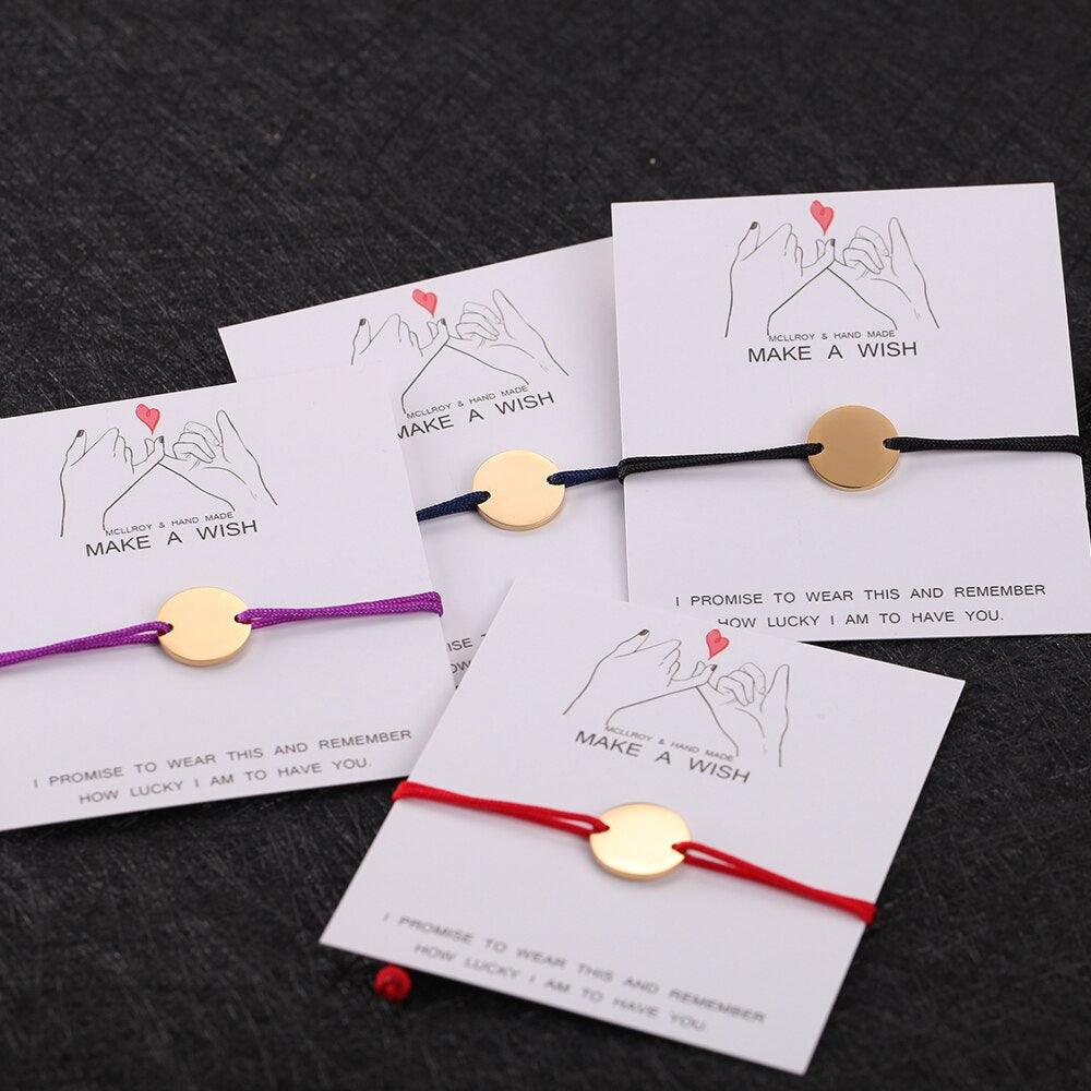 Bracelet unisexe élégant Lettre rectangulaire en acier inoxydable Bracelet en corde rouge pour hommes femmes Bracelet en corde fait à la main Bracelet d'amitié cool en ficelle Conception réglable pour femmes