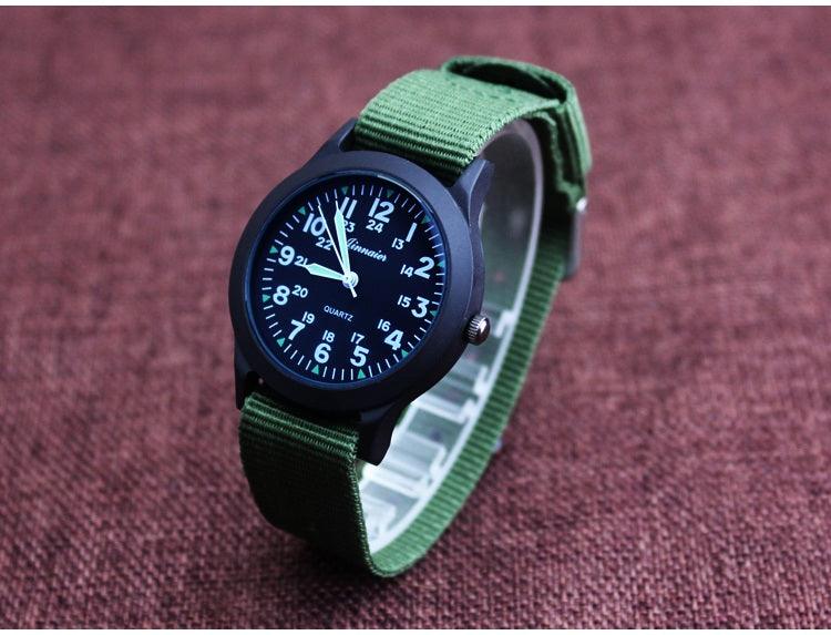 Montre unisexe en nylon pour enfants, style sport, fine, pour étudiants, en toile, à quartz, avec affichage militaire, montre-bracelet de sport militaire pour homme avec bracelet en nylon coulissant.