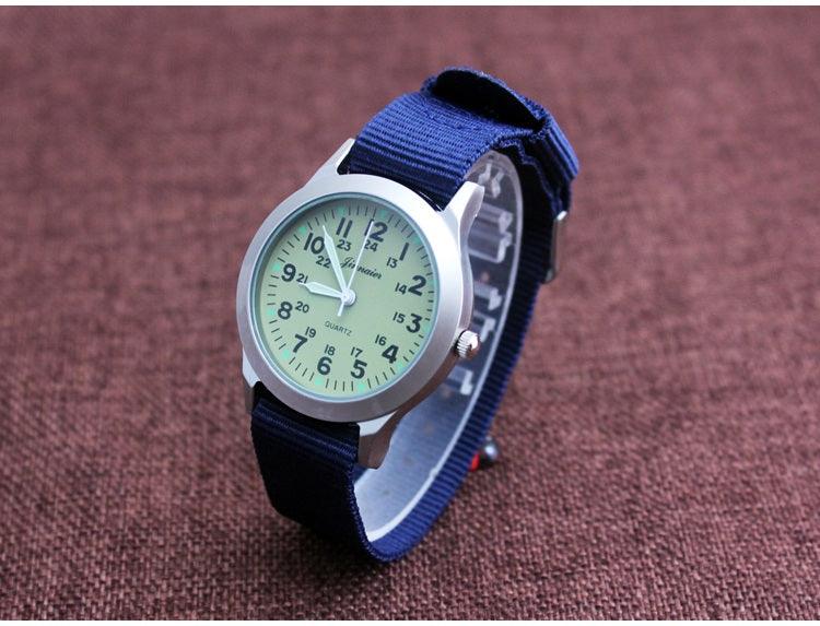 Montre unisexe en nylon pour enfants, style sport, fine, pour étudiants, en toile, à quartz, avec affichage militaire, montre-bracelet de sport militaire pour homme avec bracelet en nylon coulissant.