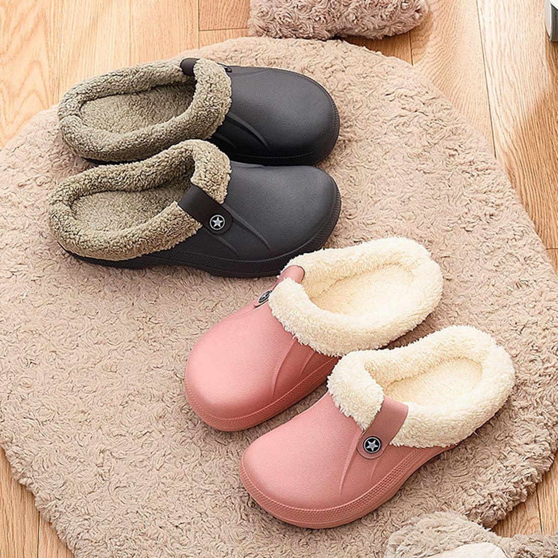 Sabots d'hiver unisexes pour la maison, pantoufles chaudes fourrées pour femmes, nouvelles chaussures de mode, pantoufles d'hiver, chaussures de maison, doublure en polaire chaude, sabots de jardin, sabots d'intérieur et d'extérieur
