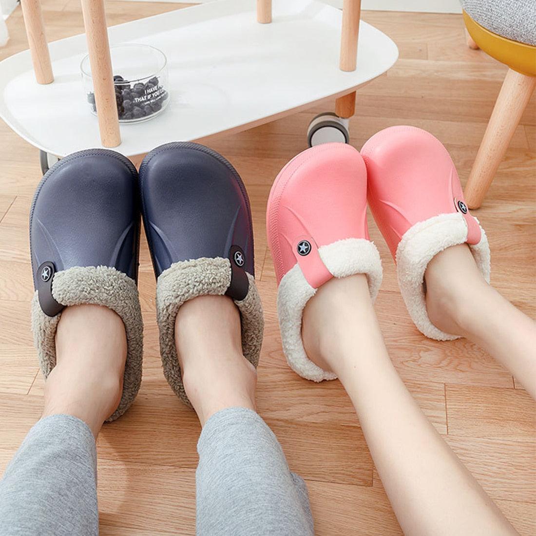 Sabots d'hiver unisexes pour la maison, pantoufles chaudes fourrées pour femmes, nouvelles chaussures de mode, pantoufles d'hiver, chaussures de maison, doublure en polaire chaude, sabots de jardin, sabots d'intérieur et d'extérieur