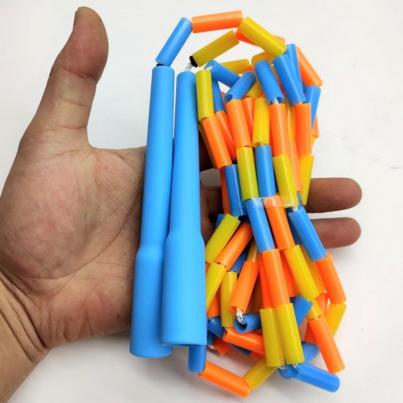 Corde à Sauter Unisexe Rayée Avec Poignées en Plastique Pour Tous Niveaux Corde à Sauter Segmentée Pour Fitness en Plein Air, Gym, Hommes, Femmes, Enfants Idéal Pour Sports Extérieurs, Corde à Sauter 2.9m
