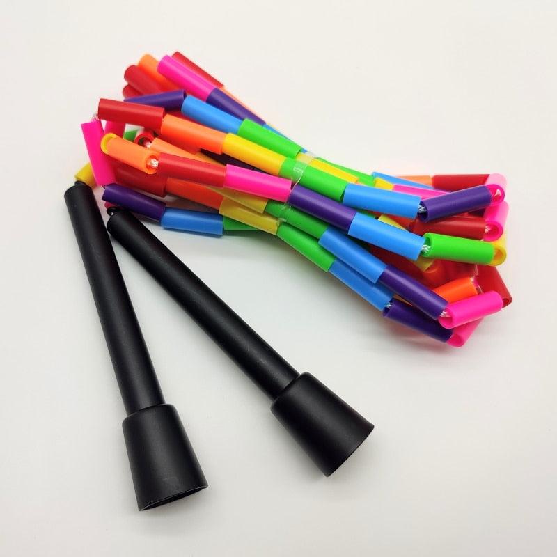 Corde à Sauter Unisexe Rayée Avec Poignées en Plastique Pour Tous Niveaux Corde à Sauter Segmentée Pour Fitness en Plein Air, Gym, Hommes, Femmes, Enfants Idéal Pour Sports Extérieurs, Corde à Sauter 2.9m