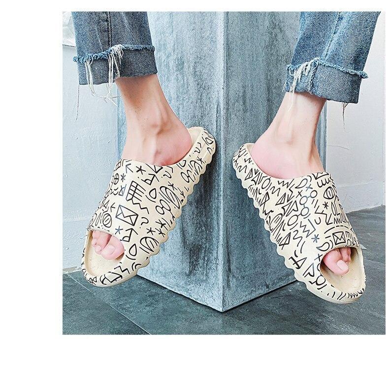 Chaussons unisexe pour garçon fille maison été femmes tongs maison pantoufles souples fond unisexe claquettes plage EVA bout ouvert pantoufles douces antidérapantes douche spa bain piscine gym maison sandales d'intérieur
