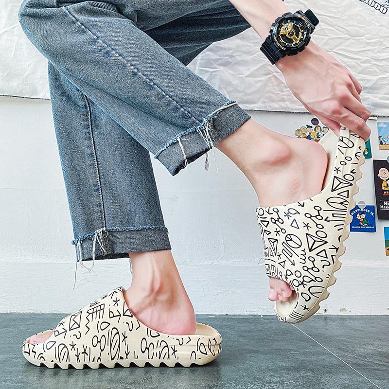 Chaussons unisexe pour garçon fille maison été femmes tongs maison pantoufles souples fond unisexe claquettes plage EVA bout ouvert pantoufles douces antidérapantes douche spa bain piscine gym maison sandales d'intérieur