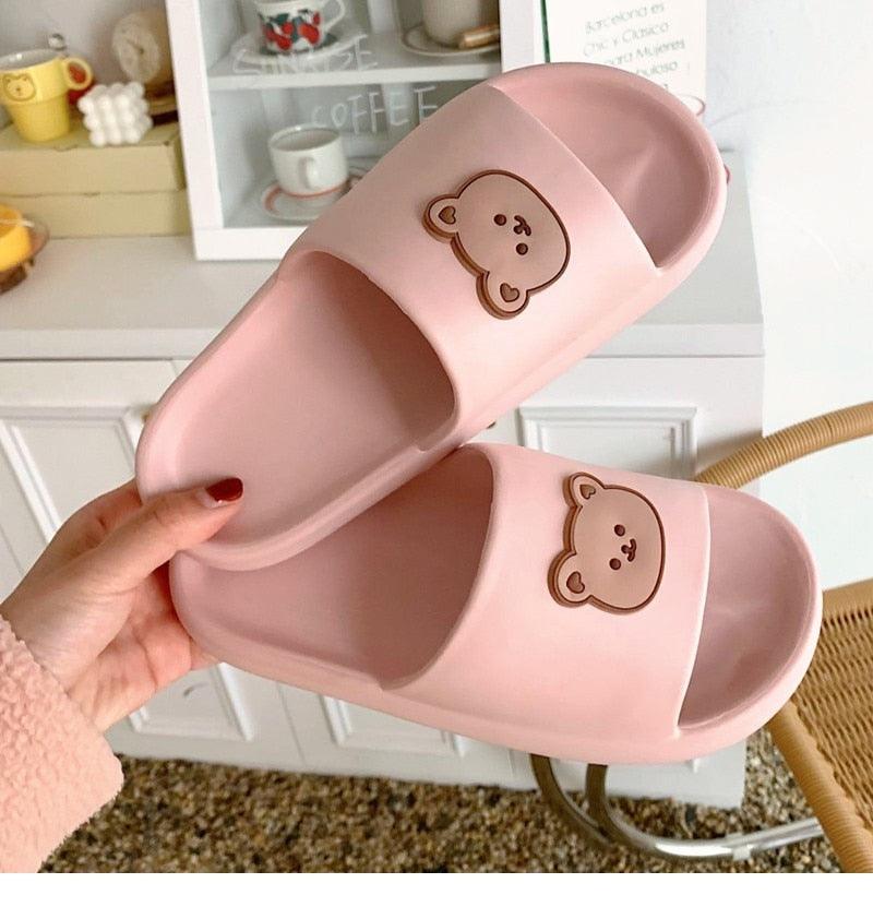Claques d'été unisexe Tongs d'ours à semelle épaisse Chaussures de salle de bain pour garçons et filles Sandales à semelle épaisse Antidérapantes Claquettes de piscine de plage Style bout ouvert Chaussons d'extérieur pour hommes et femmes