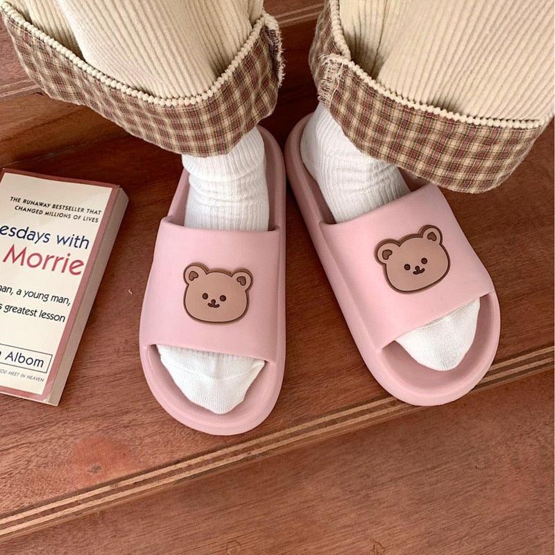 Claques d'été unisexe Tongs d'ours à semelle épaisse Chaussures de salle de bain pour garçons et filles Sandales à semelle épaisse Antidérapantes Claquettes de piscine de plage Style bout ouvert Chaussons d'extérieur pour hommes et femmes