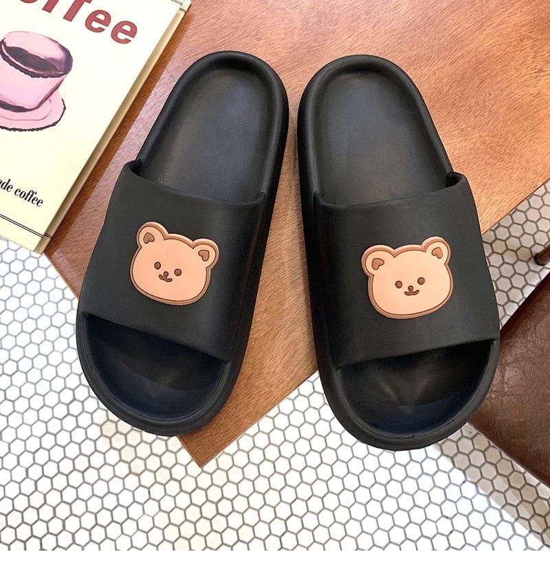 Claques d'été unisexe Tongs d'ours à semelle épaisse Chaussures de salle de bain pour garçons et filles Sandales à semelle épaisse Antidérapantes Claquettes de piscine de plage Style bout ouvert Chaussons d'extérieur pour hommes et femmes