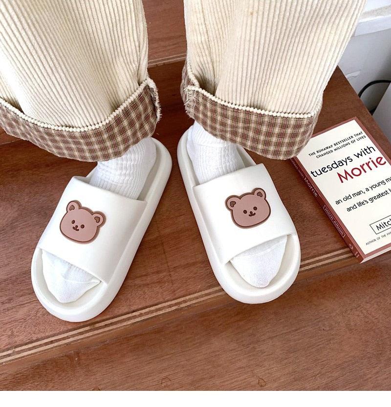 Claques d'été unisexe Tongs d'ours à semelle épaisse Chaussures de salle de bain pour garçons et filles Sandales à semelle épaisse Antidérapantes Claquettes de piscine de plage Style bout ouvert Chaussons d'extérieur pour hommes et femmes