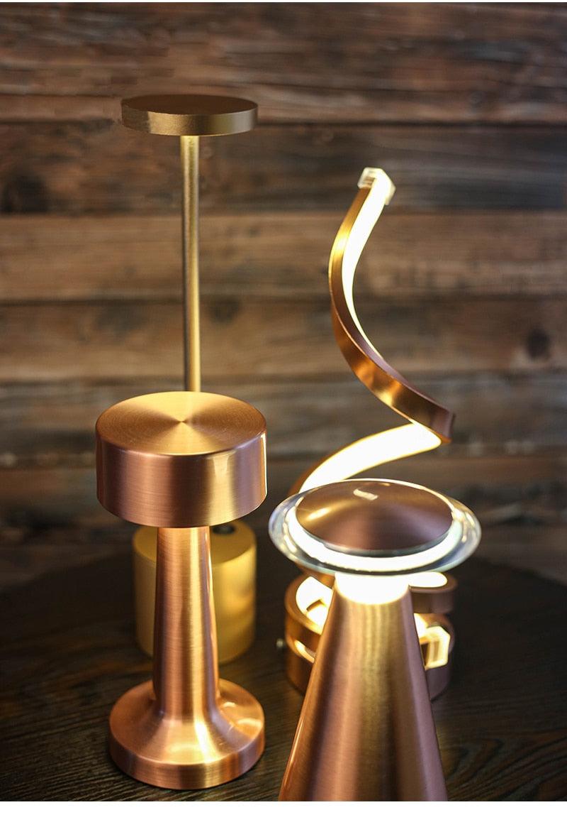 Lampe de bureau à intensité variable USB, lampe de chevet LED tactile avec chargeur sans fil pour hôtel, café, restaurant, veilleuse décorative, lampes de lecture mignonnes pour la décoration de chambre.