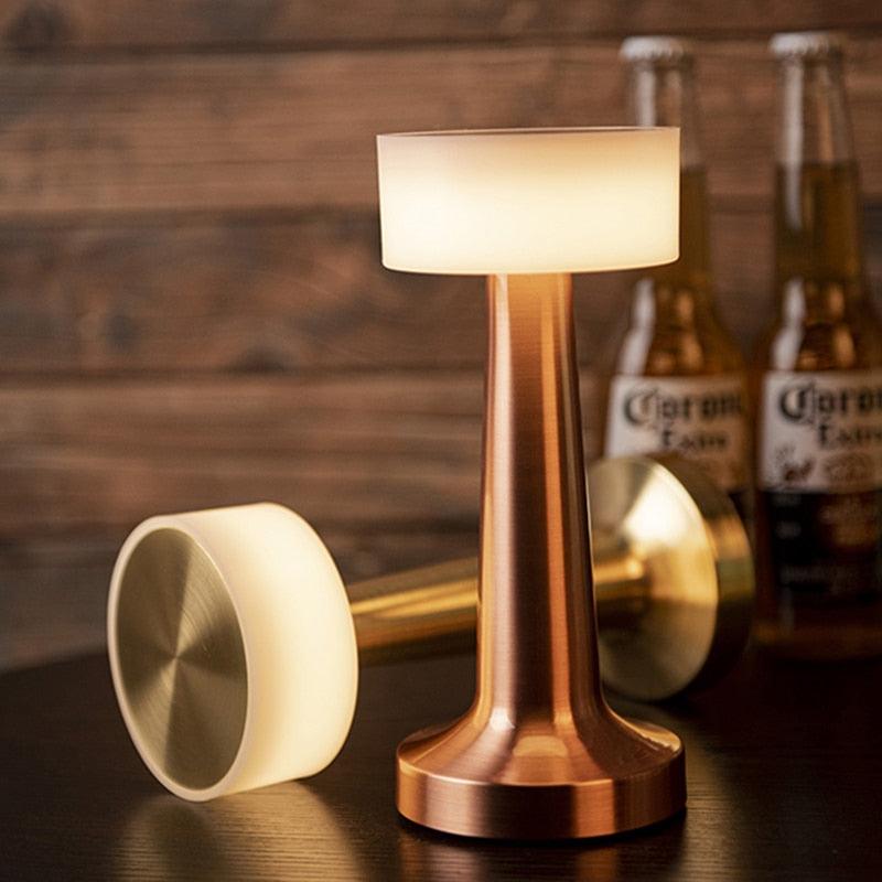 Lampe de bureau à intensité variable USB, lampe de chevet LED tactile avec chargeur sans fil pour hôtel, café, restaurant, veilleuse décorative, lampes de lecture mignonnes pour la décoration de chambre.