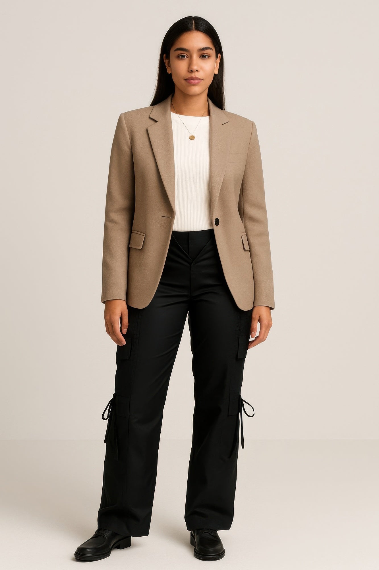 Pantalon cargo coupe en V