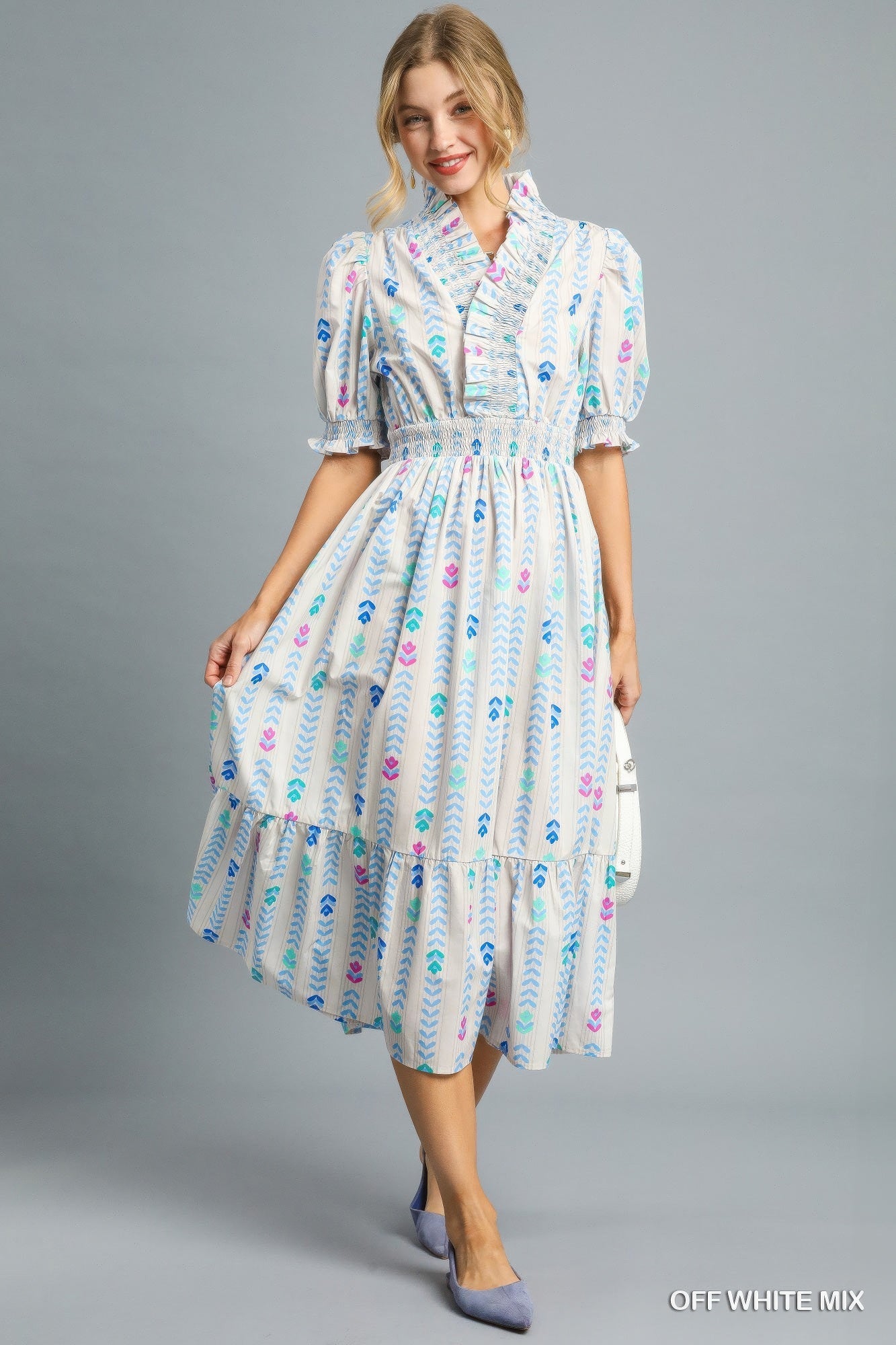 Robe midi froncée à volants éclatante