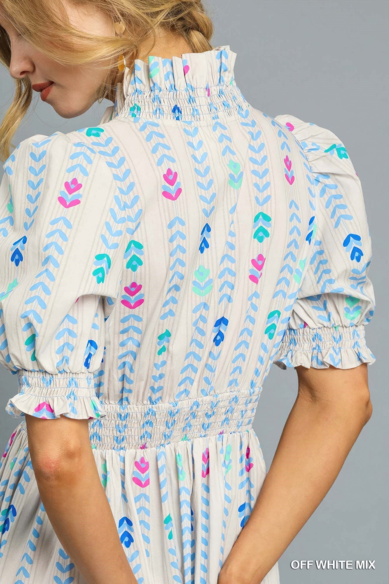 Robe midi froncée à volants éclatante