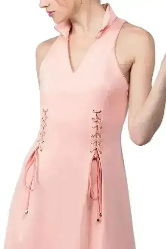 Robe Vienna - Robe cintrée et évasée avec col à pointes en ailes