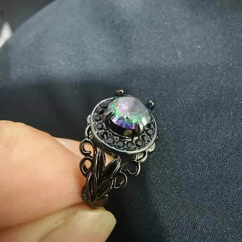 Bague vintage style gothique avec pierre synthétique arc-en-ciel et zircone noire imitation